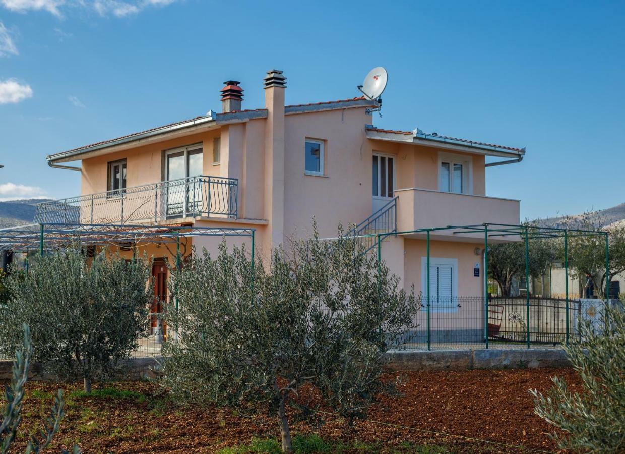 Guest House Pelja Plano Zewnętrze zdjęcie