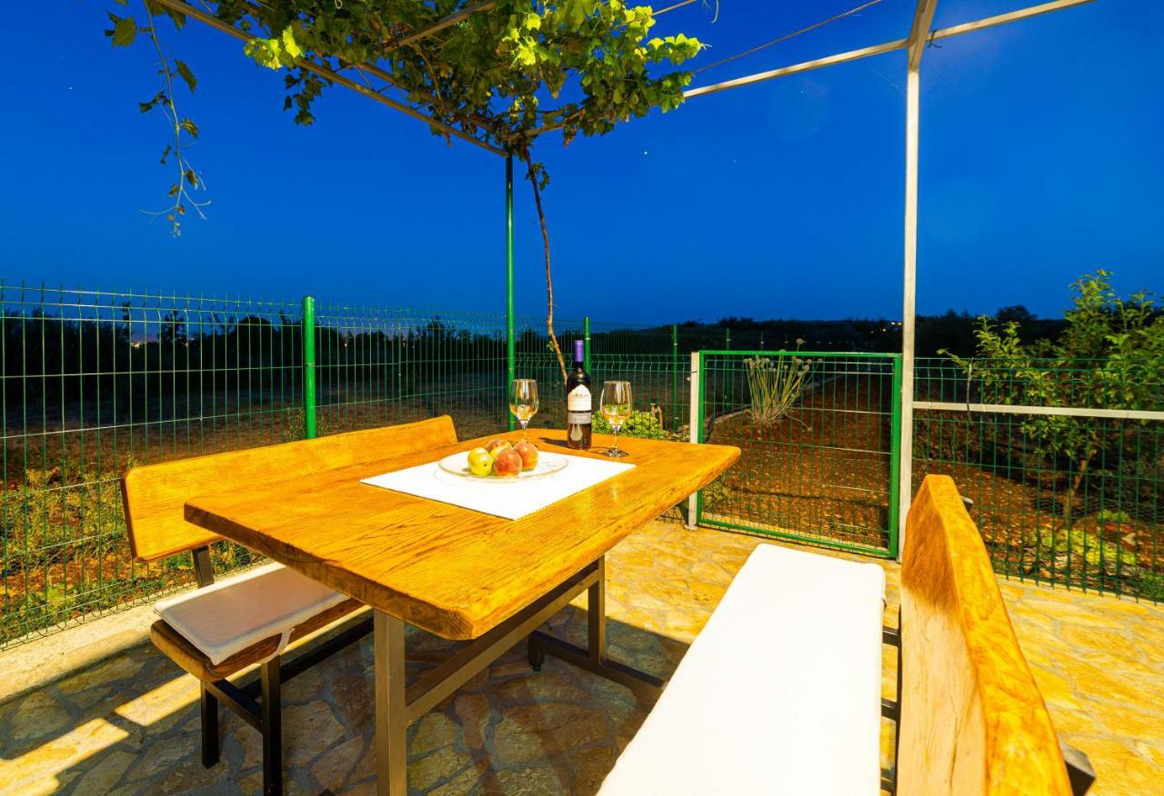 Guest House Pelja Plano Zewnętrze zdjęcie